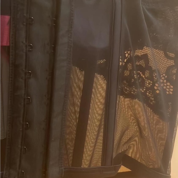 Strap/strapless corset top size SMALL - Picture 3 of 3